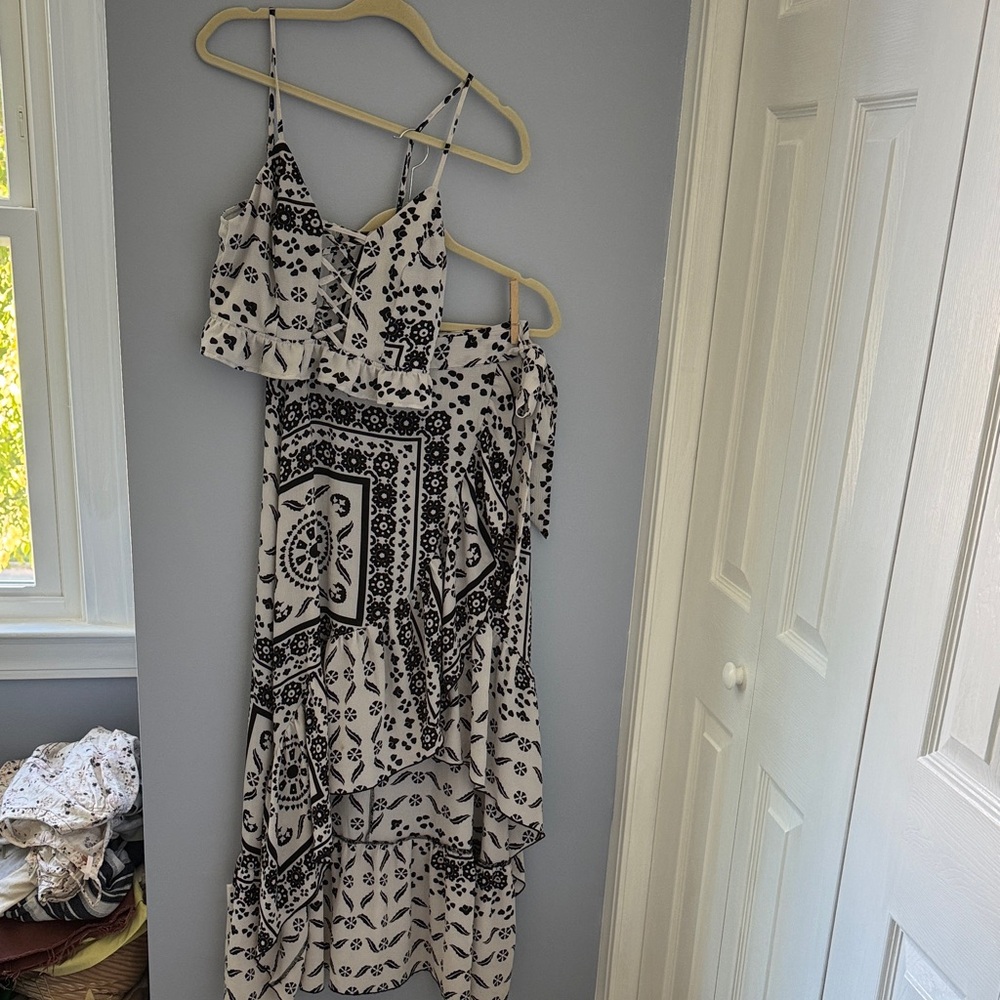 Elegant Black and White Patterned Women's Skirt Set